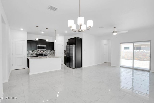 912 BRASS HILL Avenue, Santa Teresa, NM 88008
