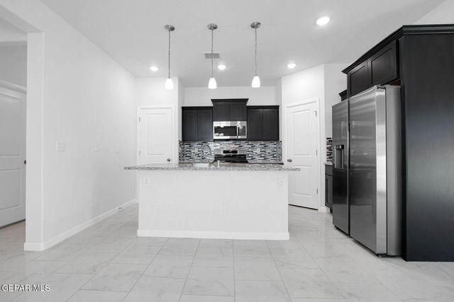 912 BRASS HILL Avenue, Santa Teresa, NM 88008