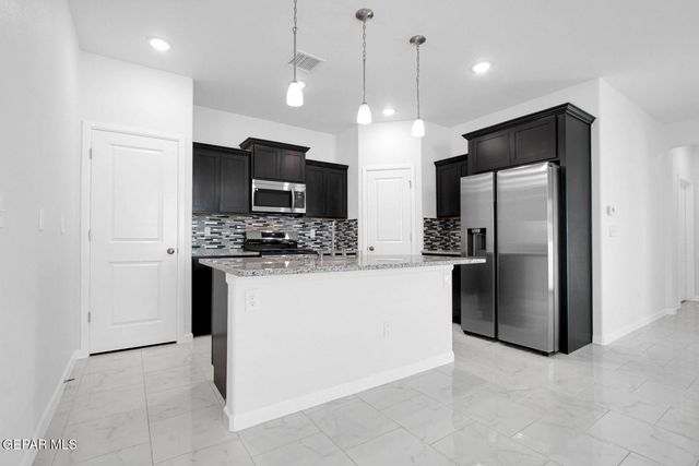 912 BRASS HILL Avenue, Santa Teresa, NM 88008