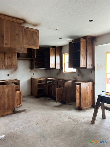 102 E Blancas Drive, Copperas Cove, TX 76522