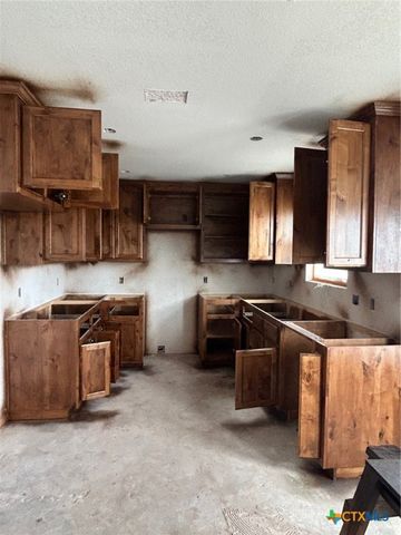 102 E Blancas Drive, Copperas Cove, TX 76522