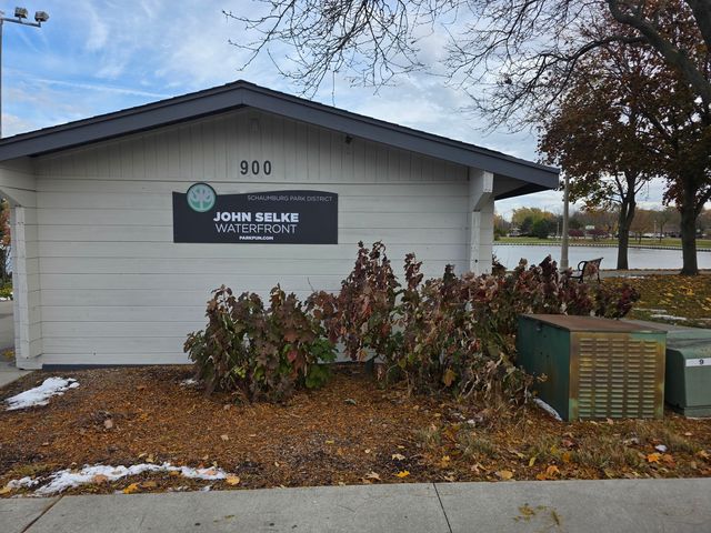 6 Stone Bridge Court, Schaumburg, IL 60193