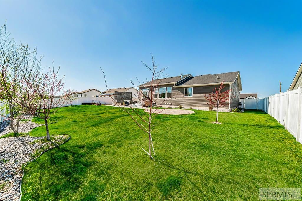 Image 3 of property listing at 4372 Arcadia Road, Idaho Falls, ID 83401