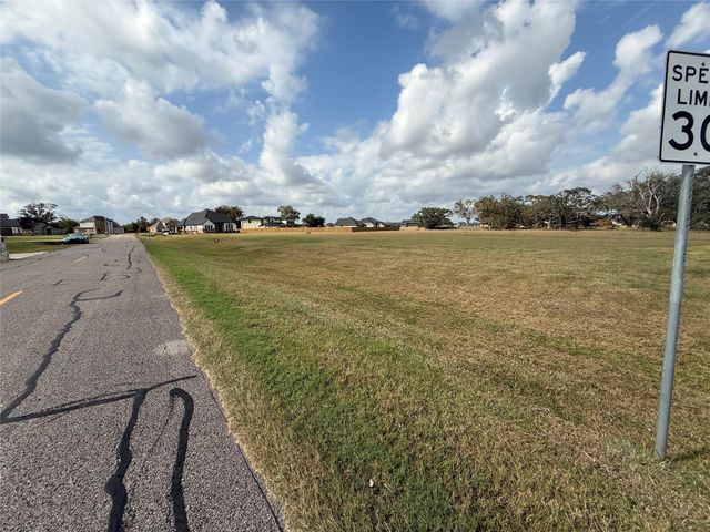 902 Lakeland Circle, Rosharon, TX 77583