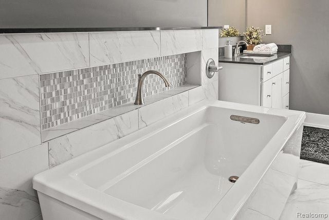 3762 Kinsley Boulevard, Ann Arbor, MI 48105