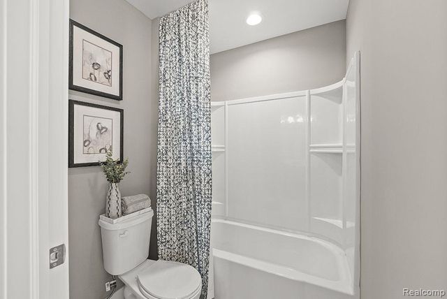 3762 Kinsley Boulevard, Ann Arbor, MI 48105