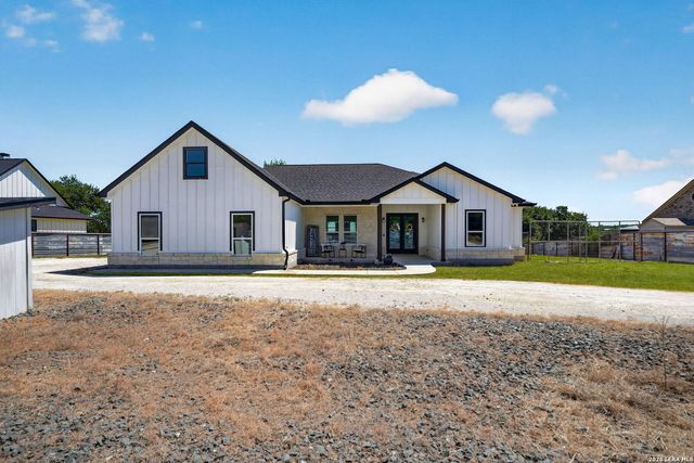 335 SADDLE MOUNTAIN DR, Boerne, TX 78006