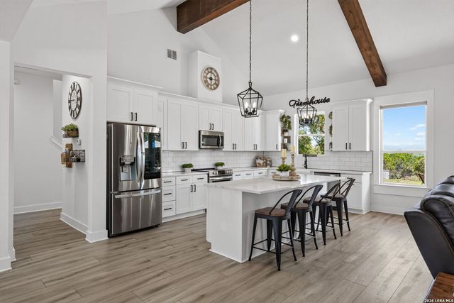 335 SADDLE MOUNTAIN DR, Boerne, TX 78006