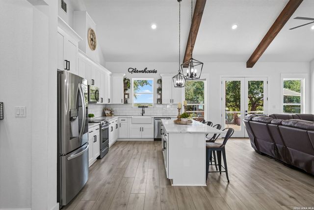 335 SADDLE MOUNTAIN DR, Boerne, TX 78006