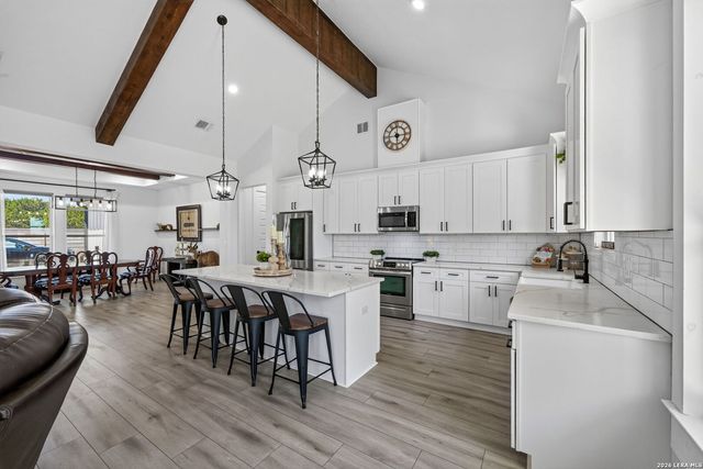 335 SADDLE MOUNTAIN DR, Boerne, TX 78006