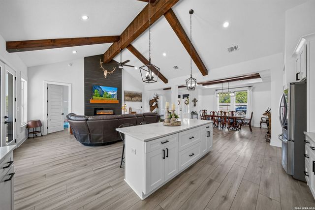 335 SADDLE MOUNTAIN DR, Boerne, TX 78006
