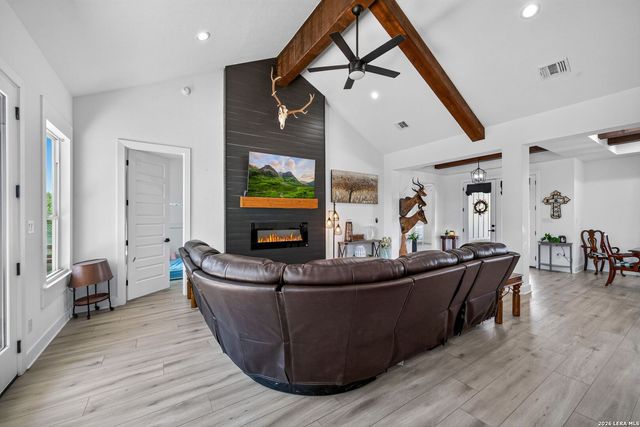 335 SADDLE MOUNTAIN DR, Boerne, TX 78006