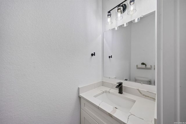 335 SADDLE MOUNTAIN DR, Boerne, TX 78006