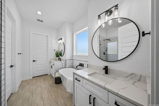 335 SADDLE MOUNTAIN DR, Boerne, TX 78006