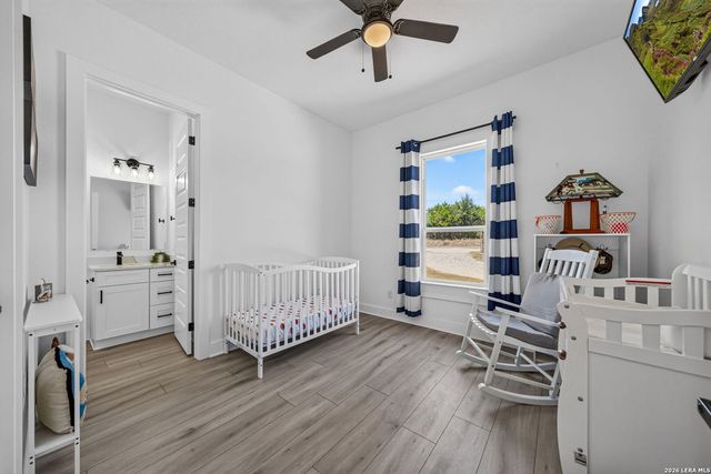 335 SADDLE MOUNTAIN DR, Boerne, TX 78006