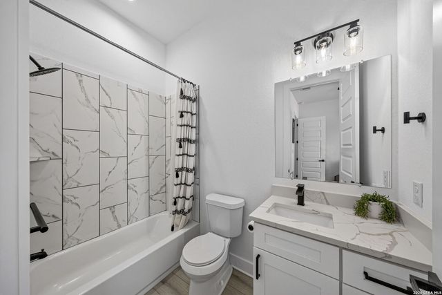 335 SADDLE MOUNTAIN DR, Boerne, TX 78006