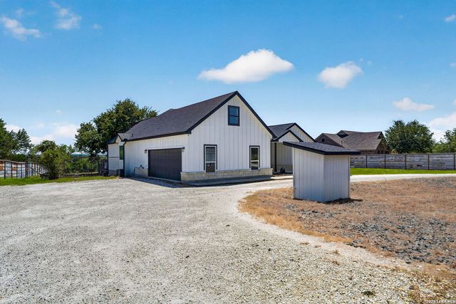 335 SADDLE MOUNTAIN DR, Boerne, TX 78006