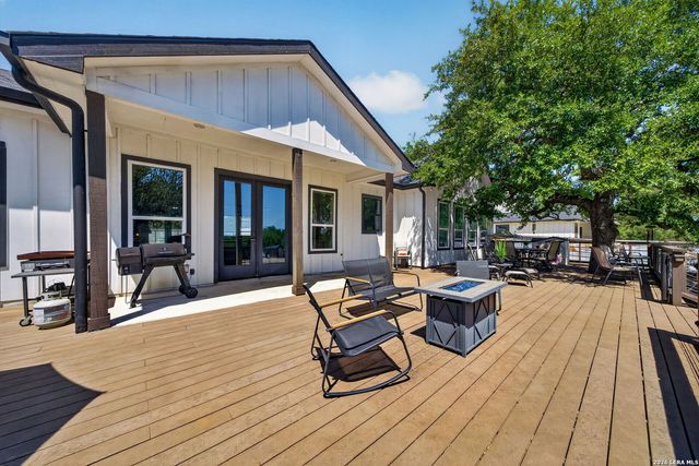 335 SADDLE MOUNTAIN DR, Boerne, TX 78006