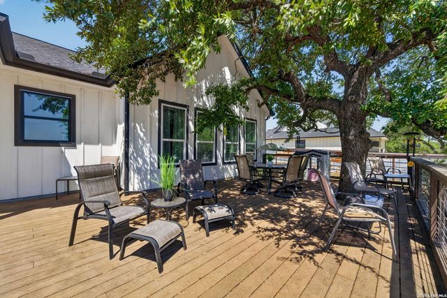 335 SADDLE MOUNTAIN DR, Boerne, TX 78006
