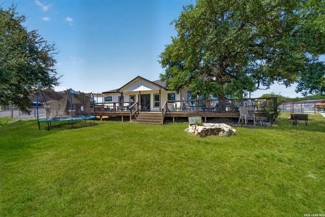 335 SADDLE MOUNTAIN DR, Boerne, TX 78006