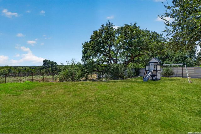 335 SADDLE MOUNTAIN DR, Boerne, TX 78006