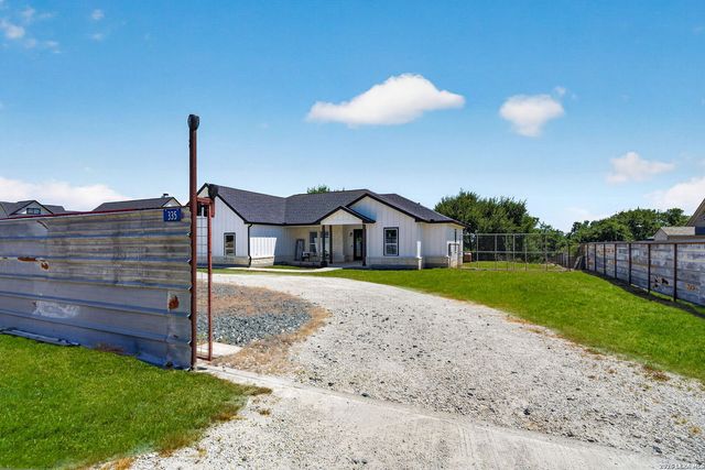 335 SADDLE MOUNTAIN DR, Boerne, TX 78006