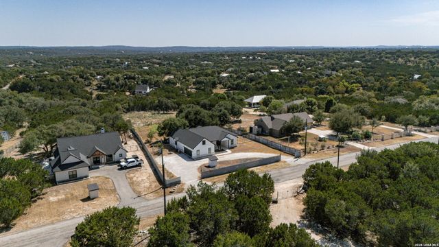 335 SADDLE MOUNTAIN DR, Boerne, TX 78006