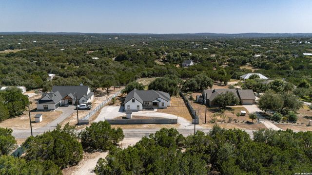 335 SADDLE MOUNTAIN DR, Boerne, TX 78006