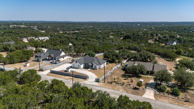 335 SADDLE MOUNTAIN DR, Boerne, TX 78006