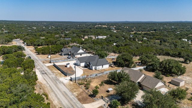 335 SADDLE MOUNTAIN DR, Boerne, TX 78006