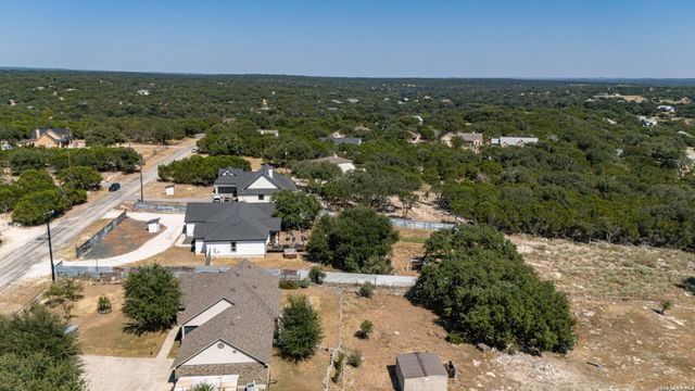 335 SADDLE MOUNTAIN DR, Boerne, TX 78006