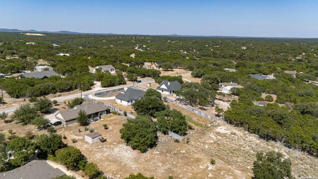 335 SADDLE MOUNTAIN DR, Boerne, TX 78006