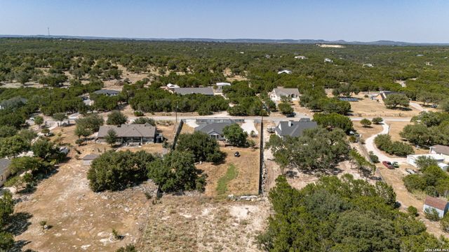 335 SADDLE MOUNTAIN DR, Boerne, TX 78006