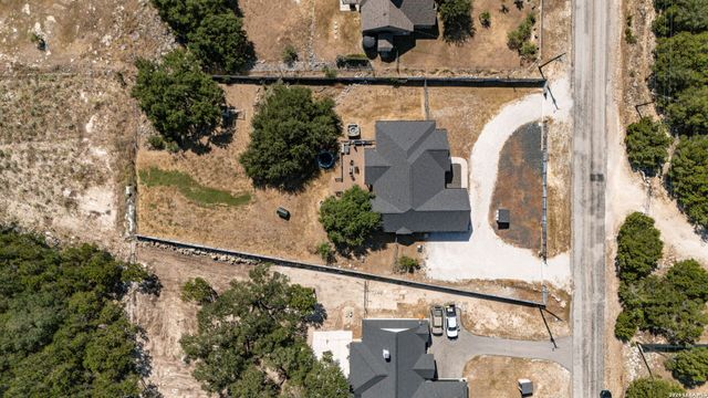 335 SADDLE MOUNTAIN DR, Boerne, TX 78006