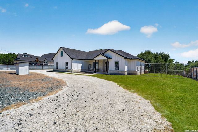 335 SADDLE MOUNTAIN DR, Boerne, TX 78006