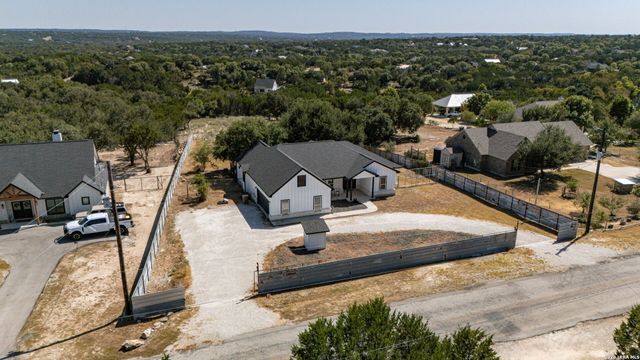 335 SADDLE MOUNTAIN DR, Boerne, TX 78006