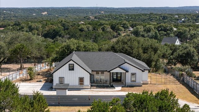 335 SADDLE MOUNTAIN DR, Boerne, TX 78006
