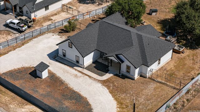 335 SADDLE MOUNTAIN DR, Boerne, TX 78006