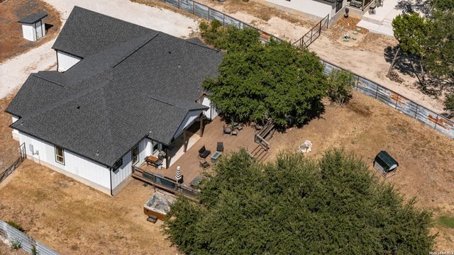 335 SADDLE MOUNTAIN DR, Boerne, TX 78006