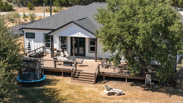 335 SADDLE MOUNTAIN DR, Boerne, TX 78006