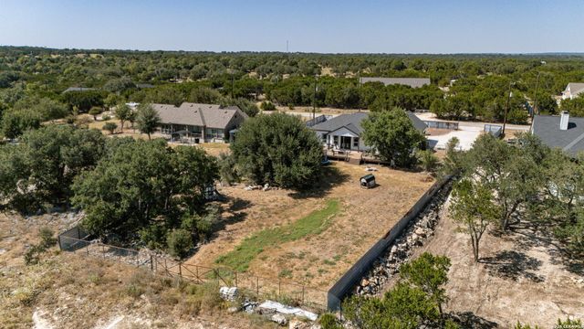 335 SADDLE MOUNTAIN DR, Boerne, TX 78006