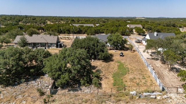 335 SADDLE MOUNTAIN DR, Boerne, TX 78006