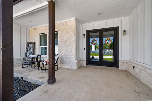 335 SADDLE MOUNTAIN DR, Boerne, TX 78006