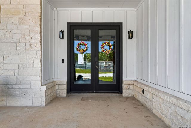 335 SADDLE MOUNTAIN DR, Boerne, TX 78006