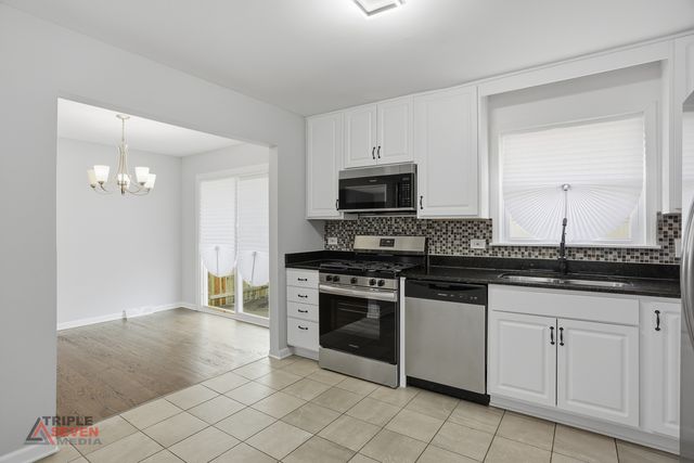 5500 W 83rd Place, Burbank, IL 60459