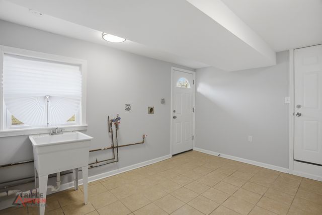 5500 W 83rd Place, Burbank, IL 60459