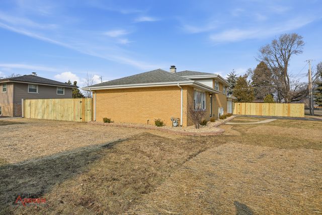 5500 W 83rd Place, Burbank, IL 60459