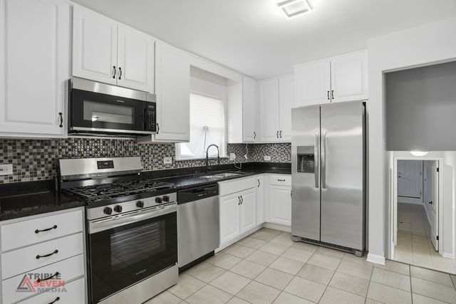 5500 W 83rd Place, Burbank, IL 60459