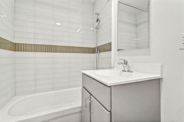 359 Bronx River Avenue 3B, Bronx, NY 10473