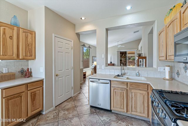 8071 W Mesa Point Drive, Tucson, AZ 85743